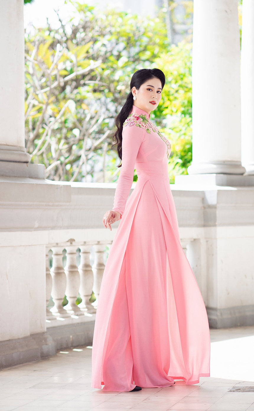 NTK Linh Bùi ra mắt BST áo dài 'Nắng thủy tinh' - Ảnh 8.