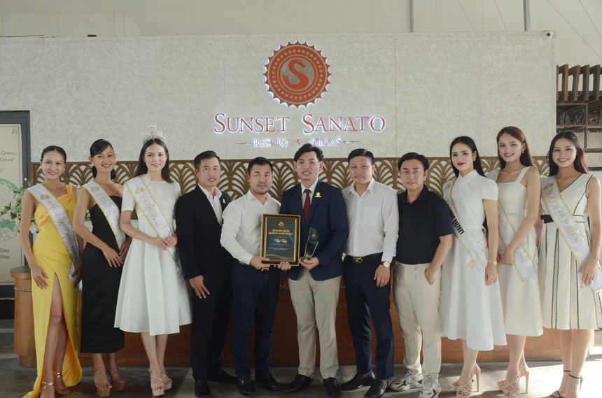 Ekip Hoa hậu Du lịch Việt Nam 2022 tri ân Sunset Sanato Phú Quốc - Ảnh 1. Ekip Hoa hậu Du lịch Việt Nam 2022 tri ân Sunset Sanato Phú Quốc - Ảnh 1.