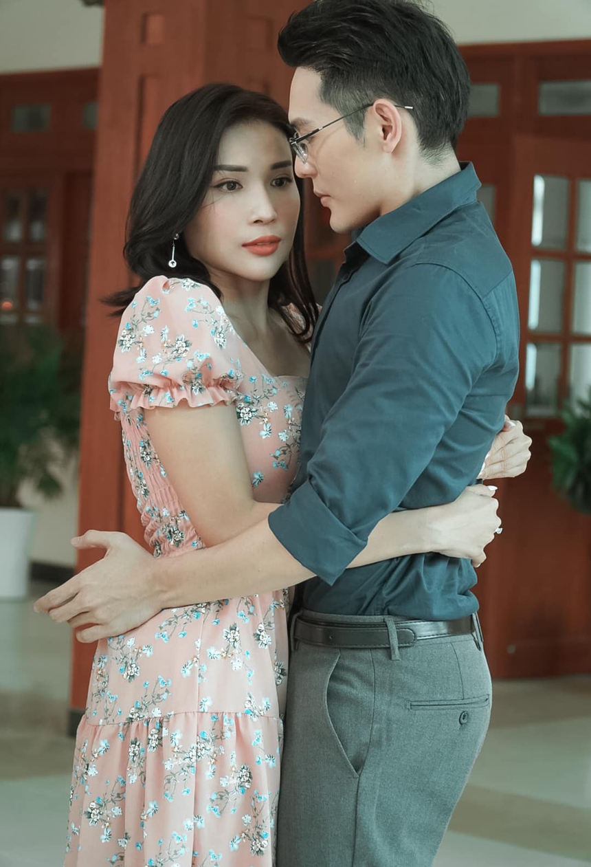 Mỹ nhân làng hài học vấn khủng: Sở hữu body gợi cảm và mối quan hệ gây tò mò với cháu NS Hoài Linh - Ảnh 6. Mỹ nhân làng hài học vấn khủng: Sở hữu body gợi cảm và mối quan hệ gây tò mò với cháu NS Hoài Linh - Ảnh 6.