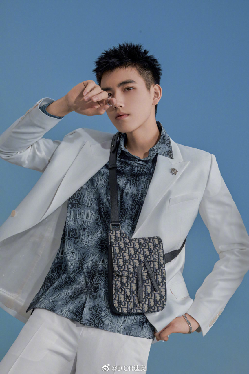 Nam thần "hàng thật giá thật" Trần Phi Vũ: “Thái tử C-Biz” vụt nổi tiếng chóng vánh, cả học vấn, nhan sắc diễn xuất đều điểm 10 - Ảnh 14.