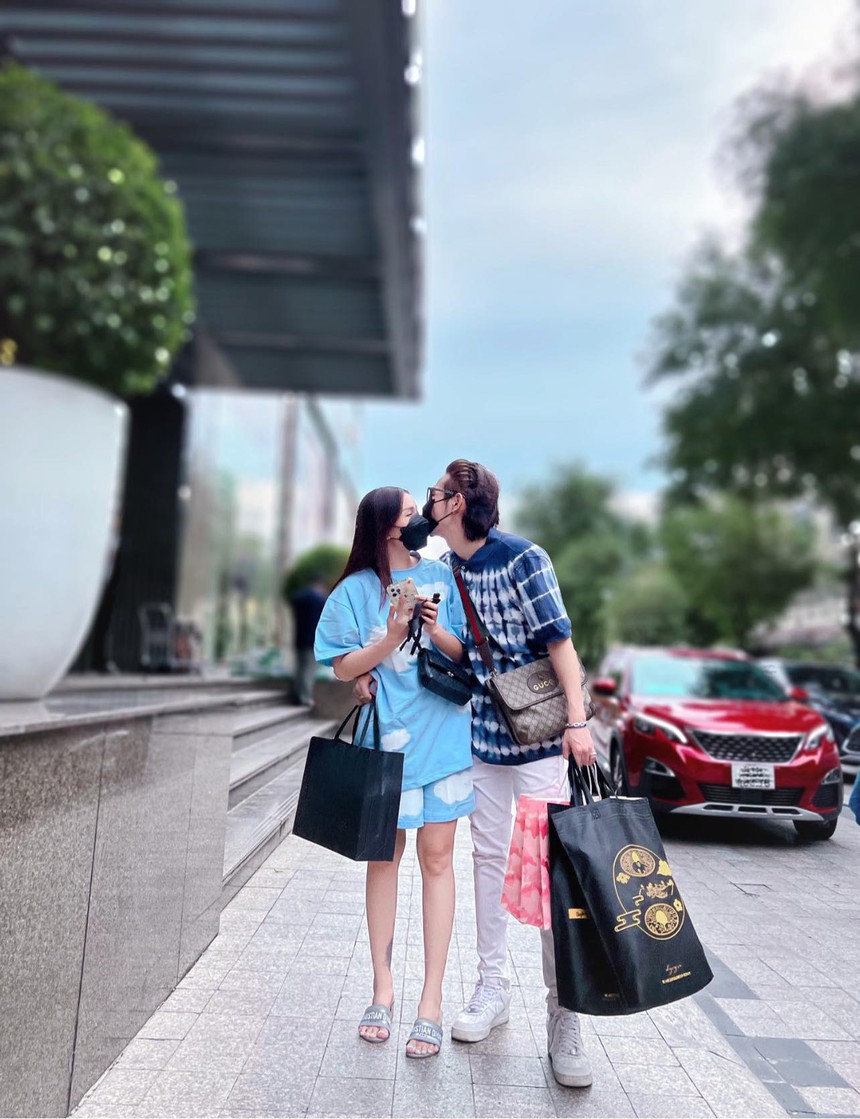 Mỹ nhân làng hài học vấn khủng: Sở hữu body gợi cảm và mối quan hệ gây tò mò với cháu NS Hoài Linh - Ảnh 9. Mỹ nhân làng hài học vấn khủng: Sở hữu body gợi cảm và mối quan hệ gây tò mò với cháu NS Hoài Linh - Ảnh 9.