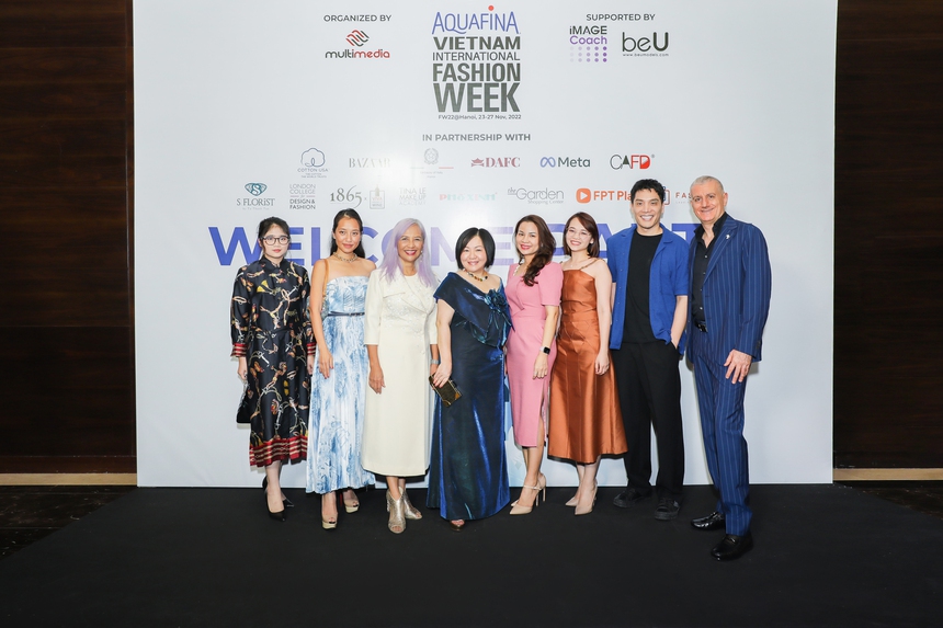 Trở lại mùa 14 với chủ đề “Cảm hứng di sản”,  Tuần lễ thời trang quốc tế Việt Nam thu đông 2022 đưa Tháp Rùa lên sân khấu  - Ảnh 1.