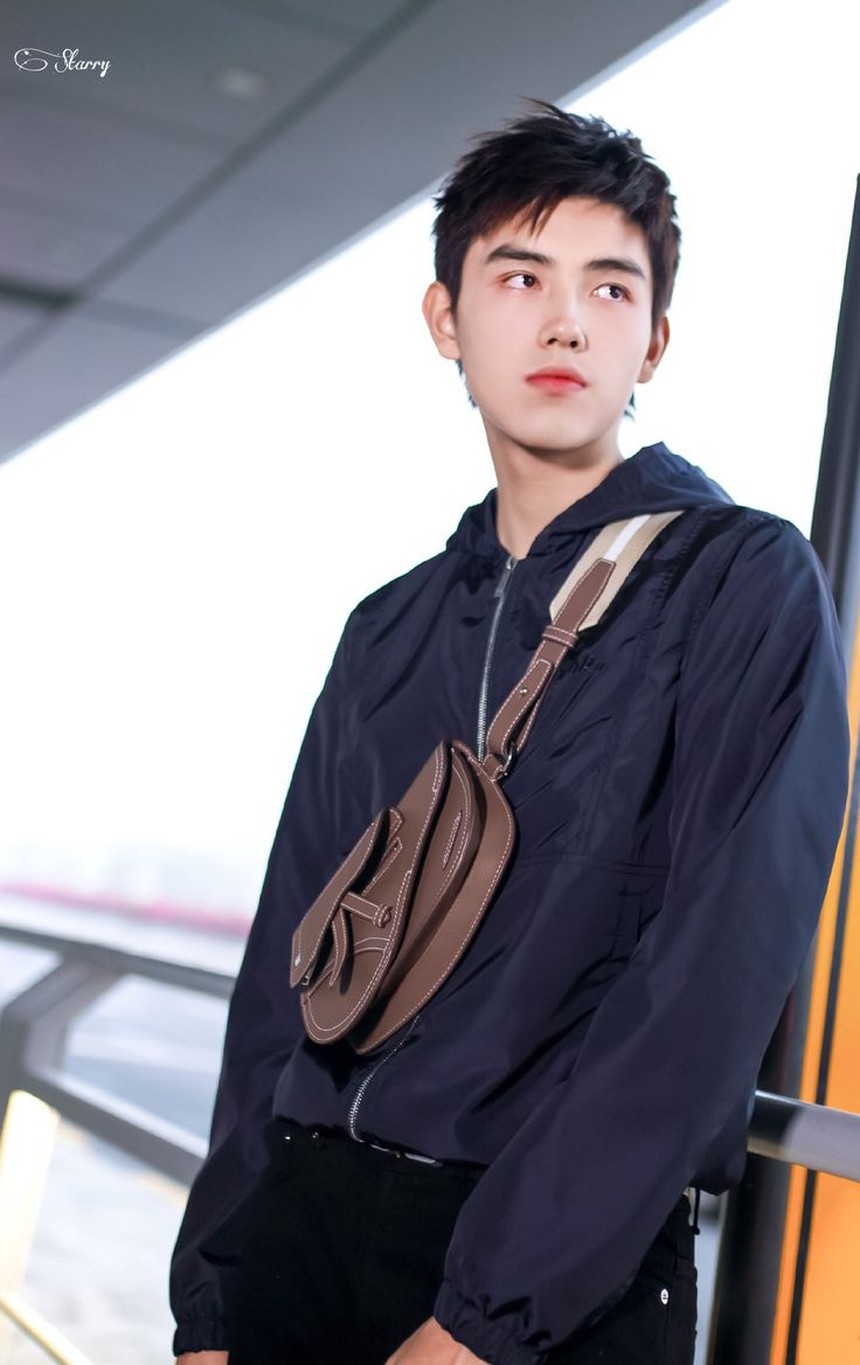 Nam thần "hàng thật giá thật" Trần Phi Vũ: “Thái tử C-Biz” vụt nổi tiếng chóng vánh, cả học vấn, nhan sắc diễn xuất đều điểm 10 - Ảnh 1.