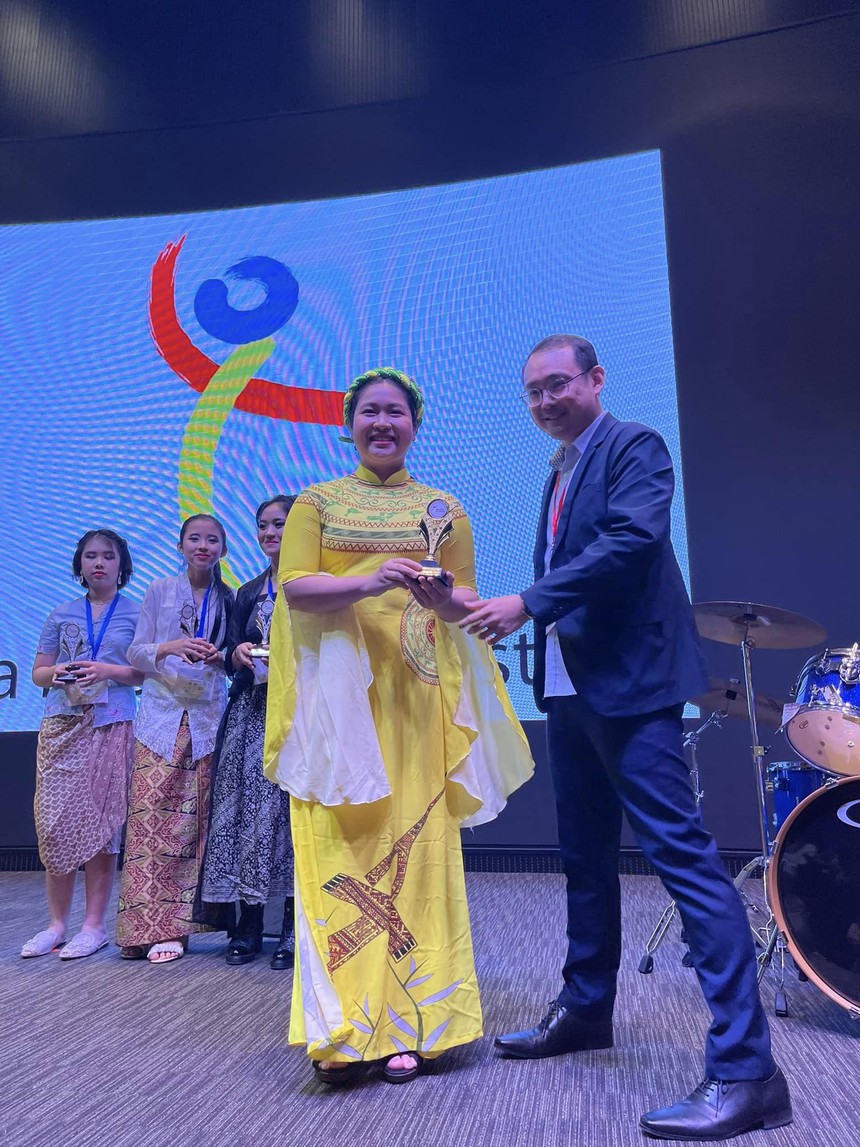 Ca sĩ Trọng Tấn xúc động khi hai con đạt giải vàng tại Liên hoan nghệ thuật Châu Á Thái Bình Dương - Ảnh 4.