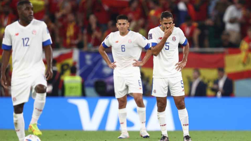 Các chân sút Costa Rica không thể tung ra một pha dứt điểm nào về phía khung thành thủ môn Unai Simon Các chân sút Costa Rica không thể tung ra một pha dứt điểm nào về phía khung thành thủ môn Unai Simon