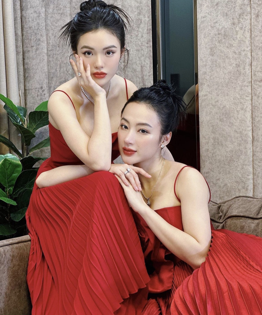 Từng 'ẩu đả' căng đét, Angela Phương Trinh và Yeye Nhật Hạ hội ngộ với thái độ gây bất ngờ sau 16 năm - Ảnh 3. Từng 'ẩu đả' căng đét, Angela Phương Trinh và Yeye Nhật Hạ hội ngộ với thái độ gây bất ngờ sau 16 năm - Ảnh 3.