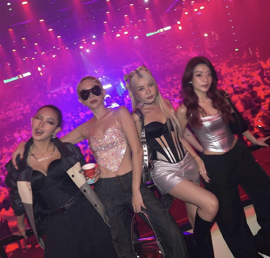 Hội bạn thân của Tóc Tiên: Cùng lên đồ khoe body gợi cảm, đi "quẩy" thì cháy không thua ai! - Ảnh 2.