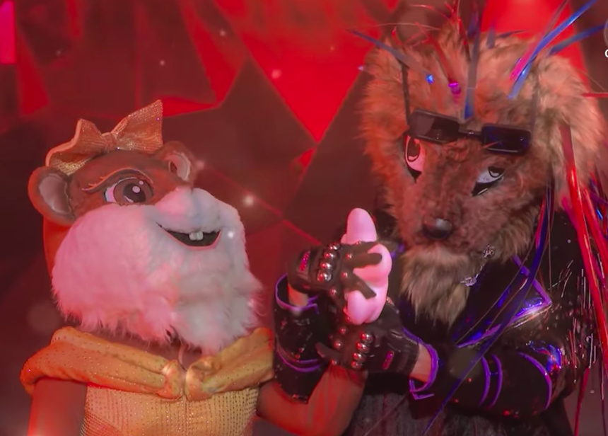 'Ca sĩ mặt nạ' vừa kết thúc đã kịp 'mai mối' một cặp đôi? - Ảnh 4.