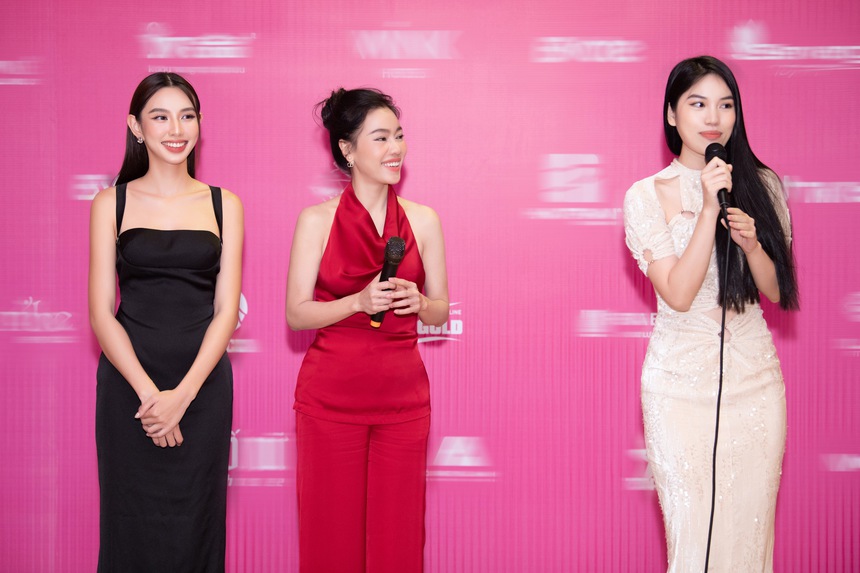 Hoa hậu Thùy Tiên bất ngờ đột nhập hậu trường Hoa hậu Việt Nam 2022 - Ảnh 4.