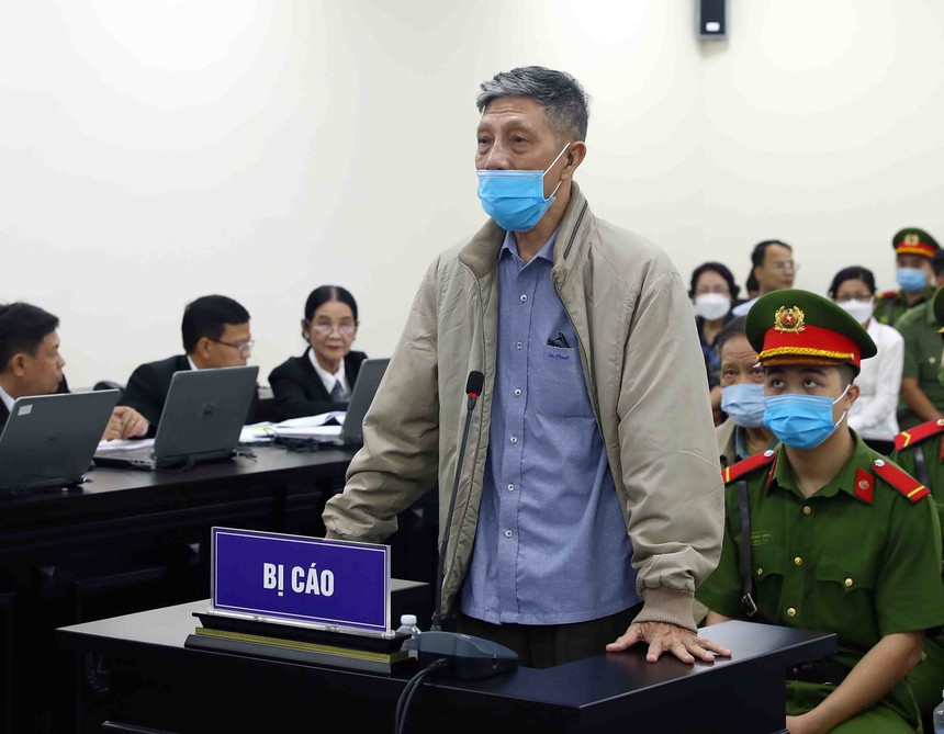 Cựu Thứ trưởng Bộ Y tế Cao Minh Quang bị tuyên phạt 30 tháng tù treo - Ảnh 2. Cựu Thứ trưởng Bộ Y tế Cao Minh Quang bị tuyên phạt 30 tháng tù treo - Ảnh 2.