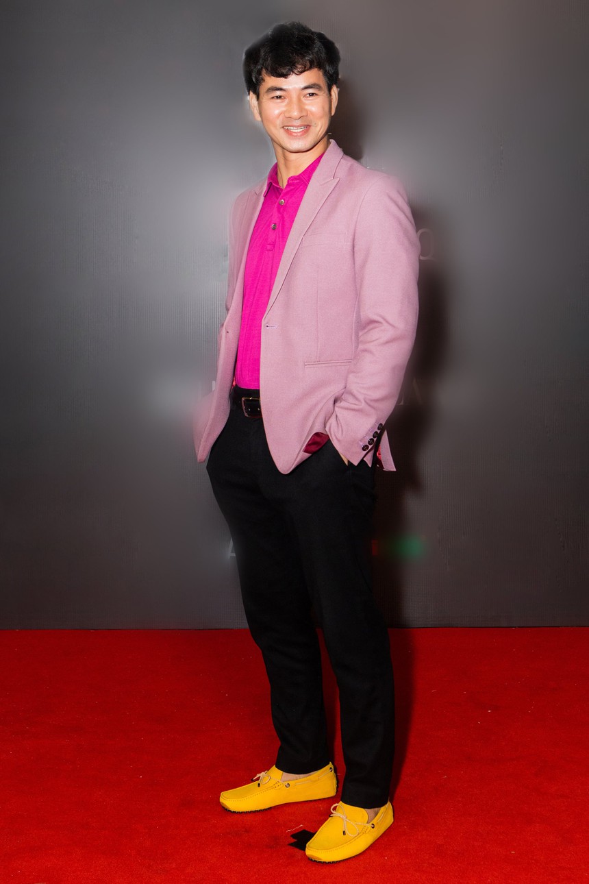 Soi video cam thường của dàn sao VFC: Nhan sắc "okay" chứ váy áo thì... thôi rồi!  - Ảnh 7.