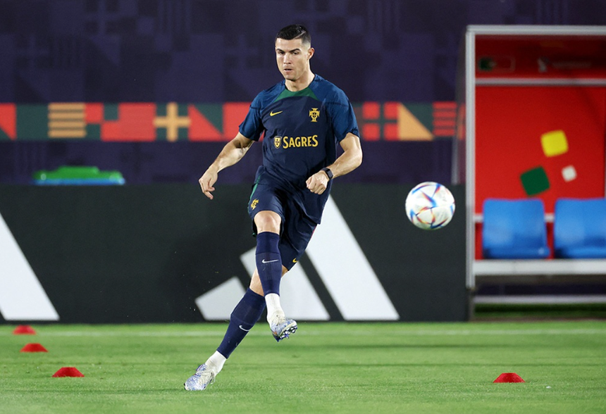 Diện tích mặt sân rộng hơn 7.000 mét vuông, các cầu thủ bóng đá sẽ chạy bao xa trong mùa giải World Cup? - Ảnh 3.