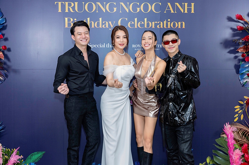 Trương Ngọc Ánh tình tứ với bạn trai Anh Dũng trong tiệc sinh nhật muộn - Ảnh 6. Trương Ngọc Ánh tình tứ với bạn trai Anh Dũng trong tiệc sinh nhật muộn - Ảnh 6.