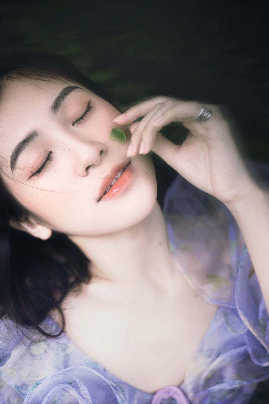 Thảo Ngân - cô gái hôn Mono trong MV: Nhan sắc xinh đẹp, chủ động khóa mạng xã hội vì sợ ảnh hưởng ekip  - Ảnh 4.