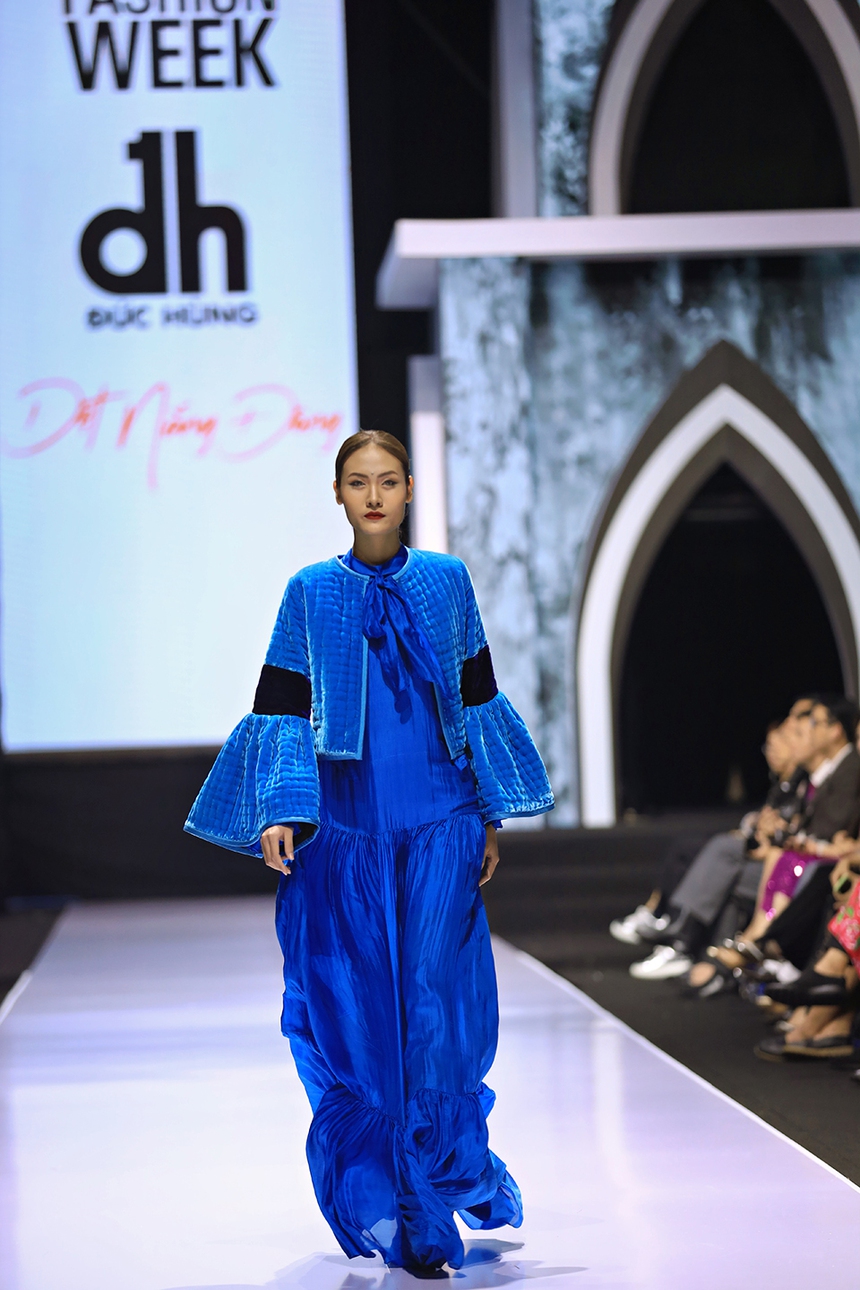 NTK Đức Hùng mang "Dệt nắng đông" mở màn Tuần lễ thời gian quốc tế Việt Nam  - Ảnh 3.