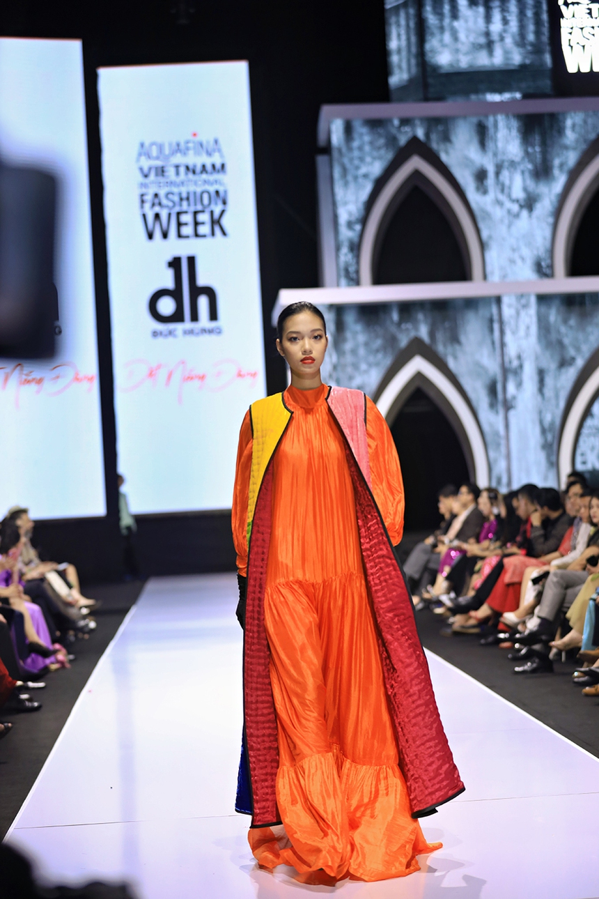 NTK Đức Hùng mang "Dệt nắng đông" mở màn Tuần lễ thời gian quốc tế Việt Nam  - Ảnh 5.