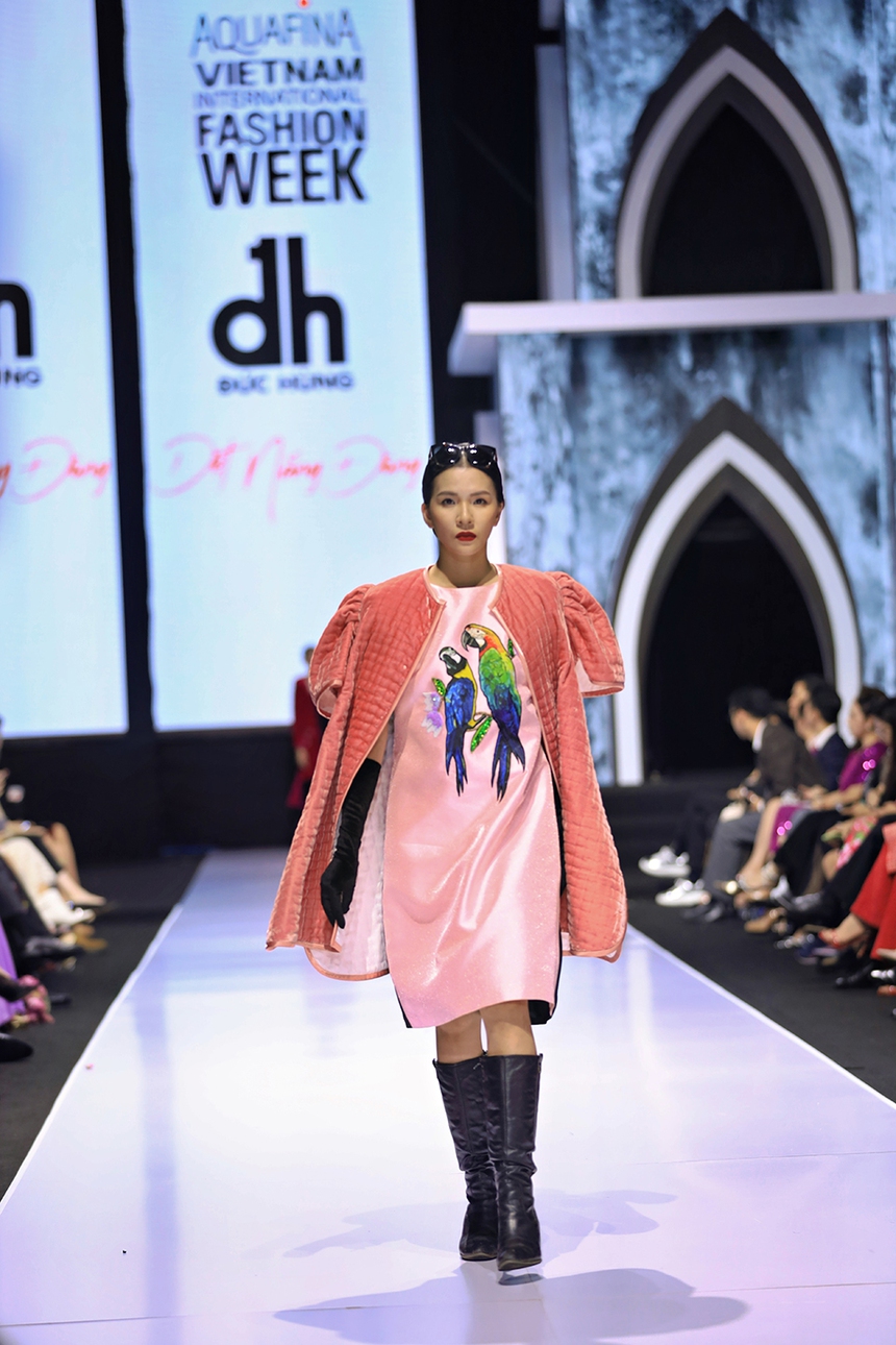 NTK Đức Hùng mang "Dệt nắng đông" mở màn Tuần lễ thời gian quốc tế Việt Nam  - Ảnh 7.