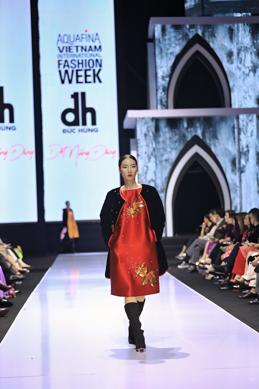 NTK Đức Hùng mang "Dệt nắng đông" mở màn Tuần lễ thời gian quốc tế Việt Nam  - Ảnh 9.