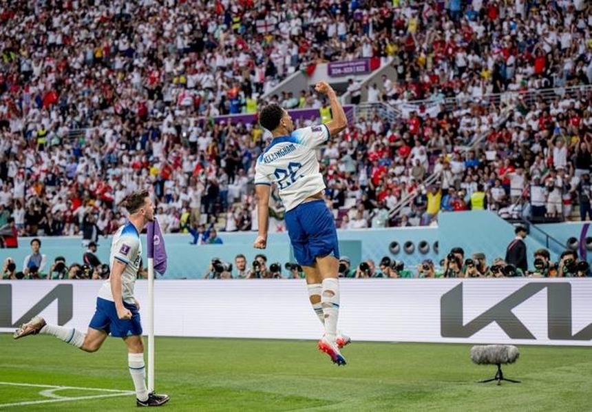 Vì sao Qatar nổi tiếng là vương triều giàu nhất thế giới nhưng lại để các cầu thủ bóng đá mang tất thủng lỗ trên sân cỏ? - Ảnh 2. Vì sao Qatar nổi tiếng là vương triều giàu nhất thế giới nhưng lại để các cầu thủ bóng đá mang tất thủng lỗ trên sân cỏ? - Ảnh 2.