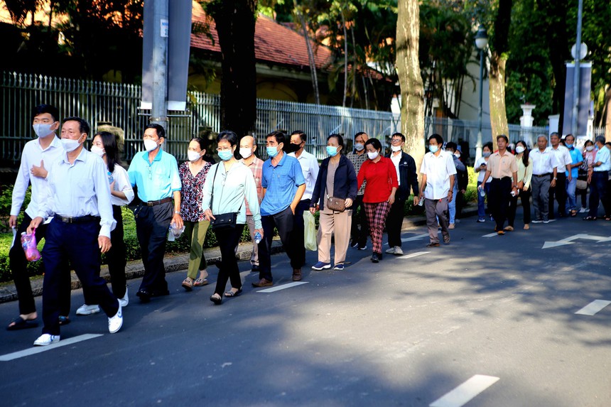 Xét xử vụ án bạo hành bé gái đến tử vong: Viện Kiểm sát đề nghị tuyên Nguyễn Võ Quỳnh Trang án tử hình - Ảnh 6.