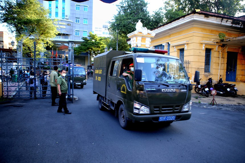 Xét xử vụ án bạo hành bé gái đến tử vong: Viện Kiểm sát đề nghị tuyên Nguyễn Võ Quỳnh Trang án tử hình - Ảnh 1.