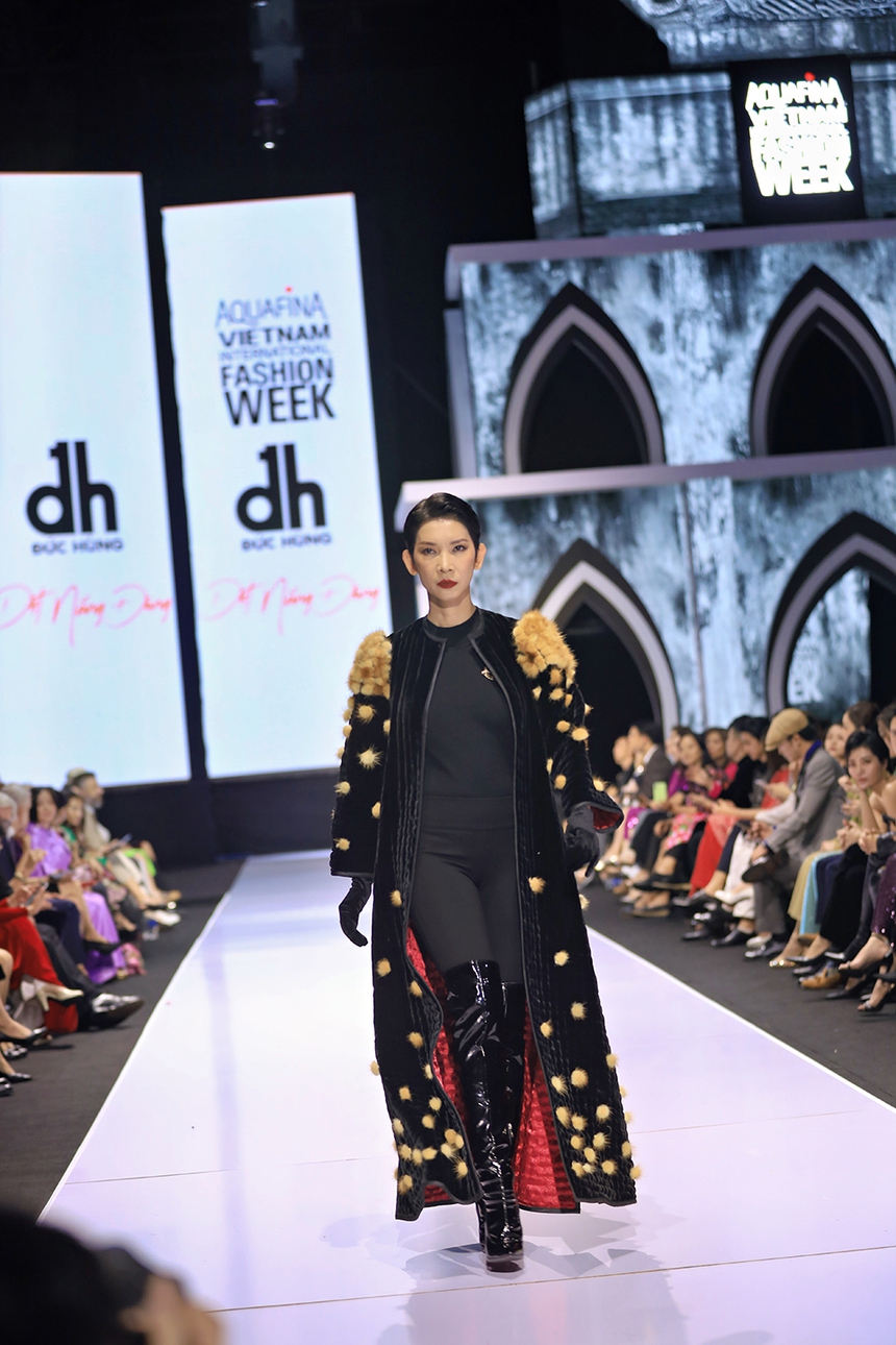 NTK Đức Hùng mang "Dệt nắng đông" mở màn Tuần lễ thời gian quốc tế Việt Nam  - Ảnh 2.