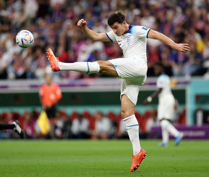 Roy Keane phản ứng bất ngờ sau màn trình diễn chói sáng của Maguire - Ảnh 3. Roy Keane phản ứng bất ngờ sau màn trình diễn chói sáng của Maguire - Ảnh 3.