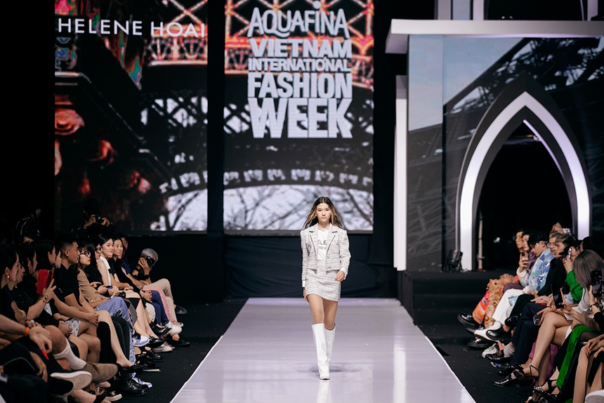 Thanh Hằng diện áo corset hững hờ diễn vedette BST mang đậm hơi thở Paris - Ảnh 5. Thanh Hằng diện áo corset hững hờ diễn vedette BST mang đậm hơi thở Paris - Ảnh 5.