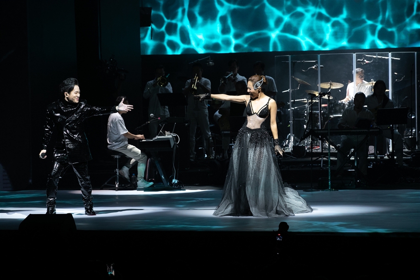 Tùng Dương níu chân khán giả đến nửa đêm  - Ảnh 13.