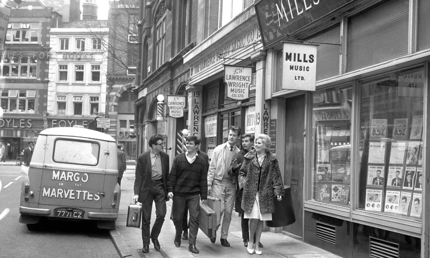 Trận hoả hoạn kinh hoàng tại London: khi những nạn nhân dần chìm vào quên lãng - Ảnh 1.