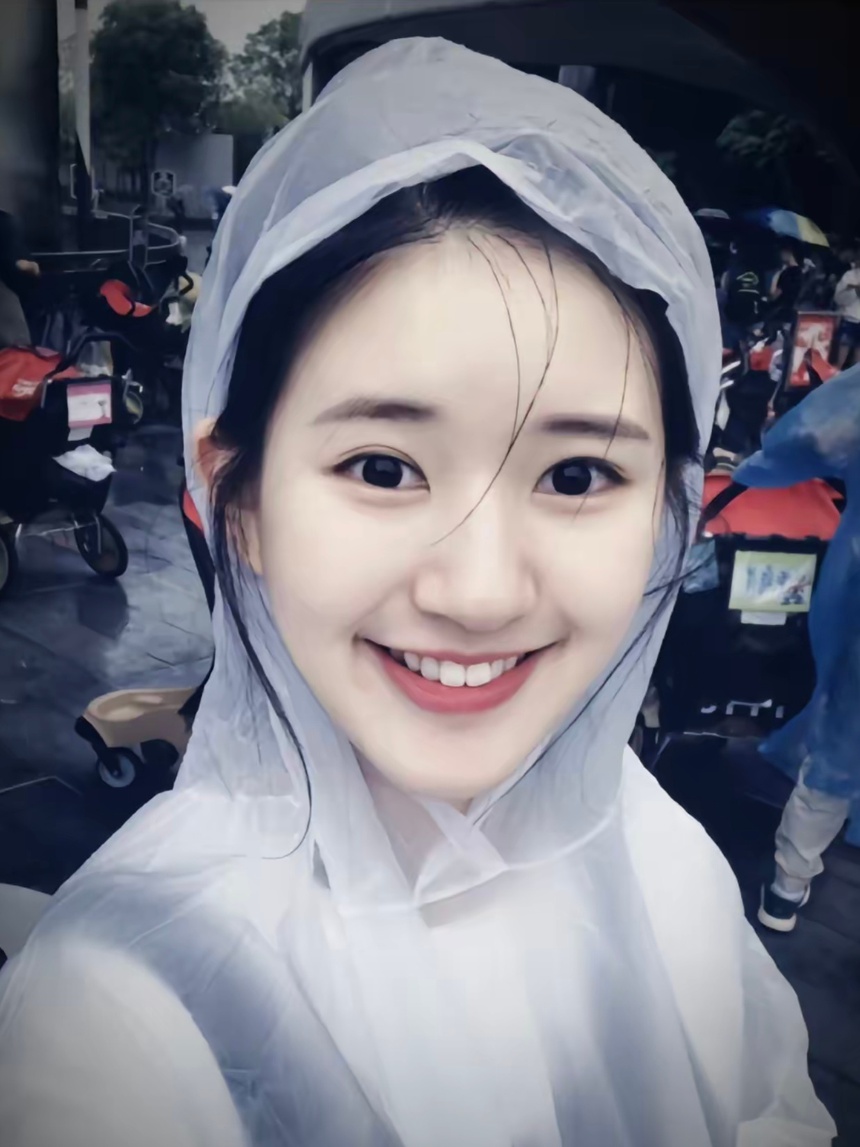 (TIN CHỦ NHẬT) Những bức ảnh quá khứ chỉ muốn 'chôn thật sâu' của Triệu Lộ Tư - Ảnh 6. (TIN CHỦ NHẬT) Những bức ảnh quá khứ chỉ muốn 'chôn thật sâu' của Triệu Lộ Tư - Ảnh 6.