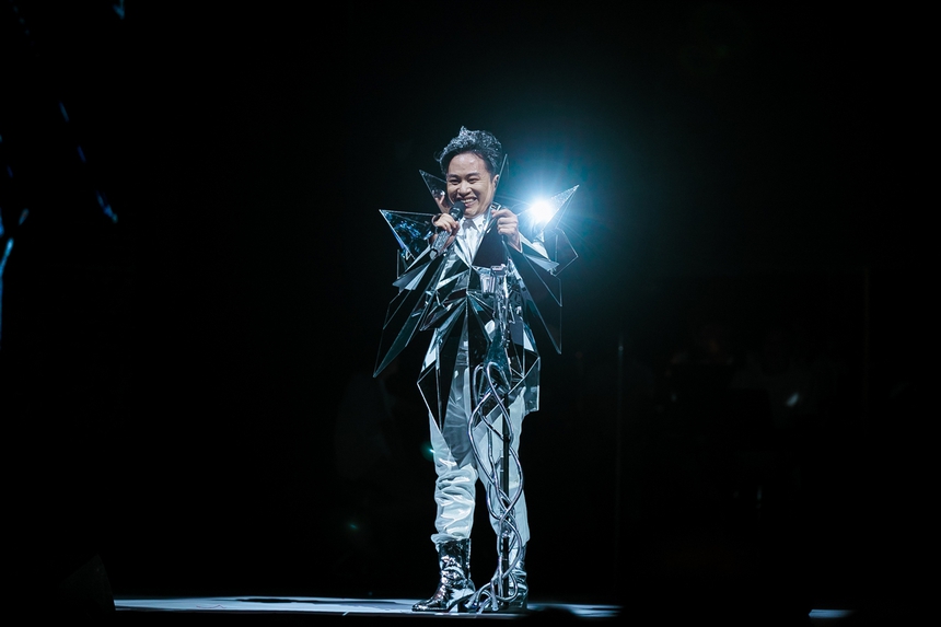 Tùng Dương níu chân khán giả đến nửa đêm  - Ảnh 15.