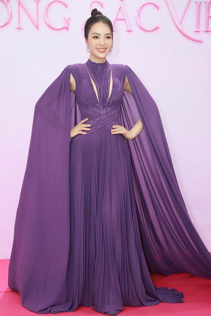 Thảm đỏ Chung khảo Hoa hậu Việt Nam 2022: Thùy Tiên xuất hiện đẹp kiêu sa lấn át dàn người đẹp - Ảnh 11. Thảm đỏ Chung khảo Hoa hậu Việt Nam 2022: Thùy Tiên xuất hiện đẹp kiêu sa lấn át dàn người đẹp - Ảnh 11.