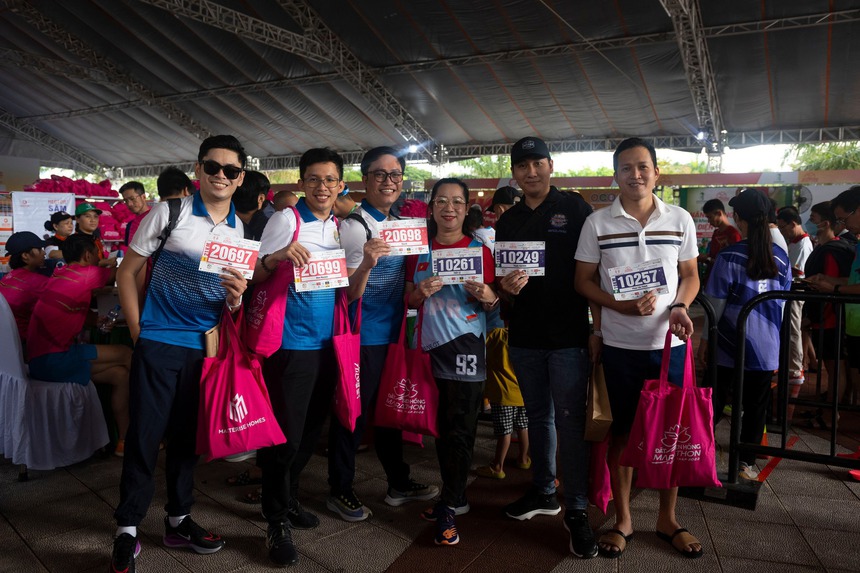 Giải Marathon Đất Sen Hồng Đồng Tháp 2022 thu hút hơn 3 nghìn VĐV - Ảnh 1.