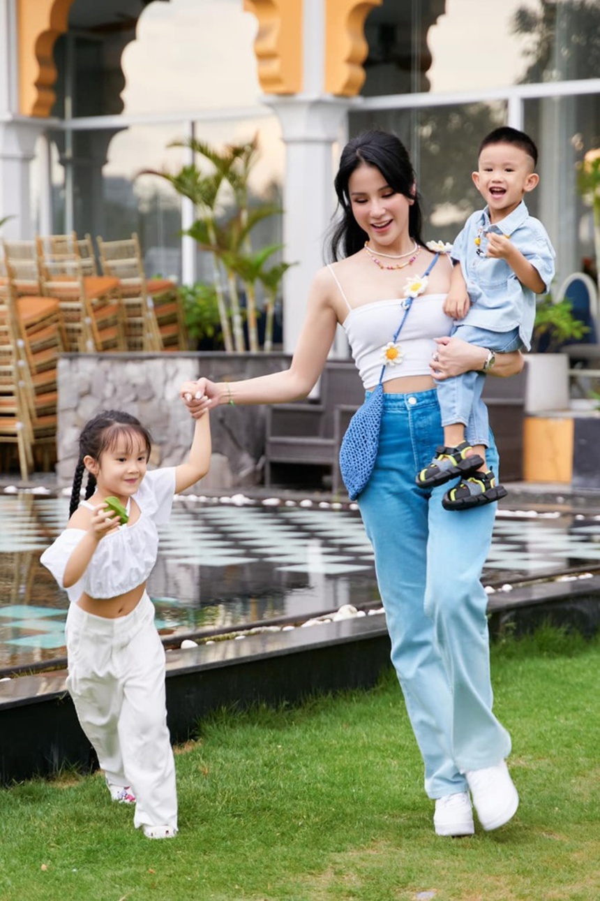 Các mẹ bỉm Vbiz đơn thân nuôi con nhưng vẫn đủ đầy - Ảnh 5.