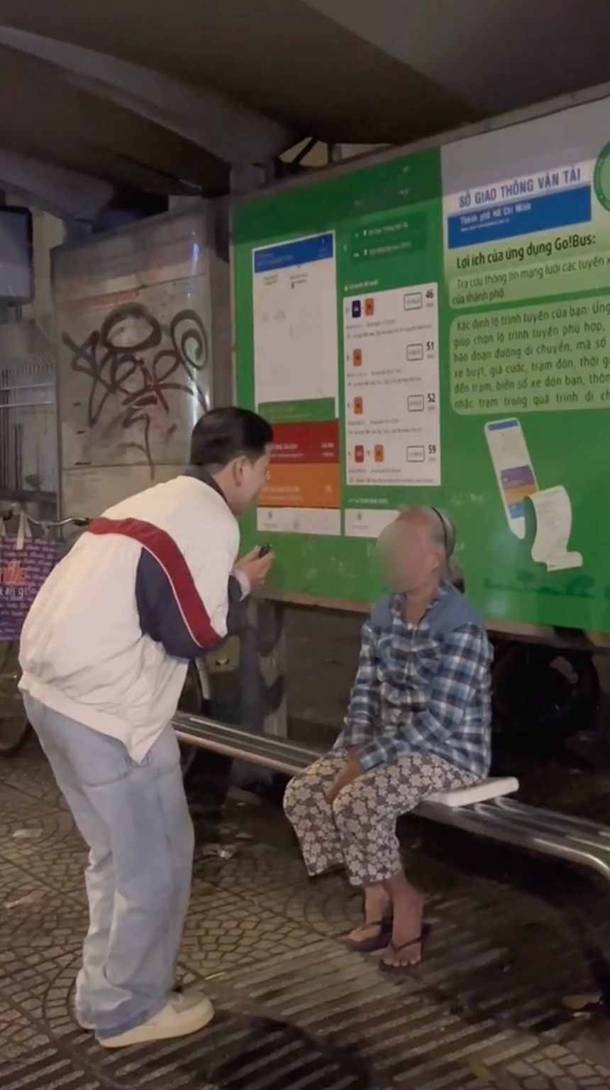 Dàn sao Việt phẫn nộ vì TikToker miệt thị người già: Thu Minh xoá clip quay chung, Lê Thuý mạnh tay tẩy chay - Ảnh 2.