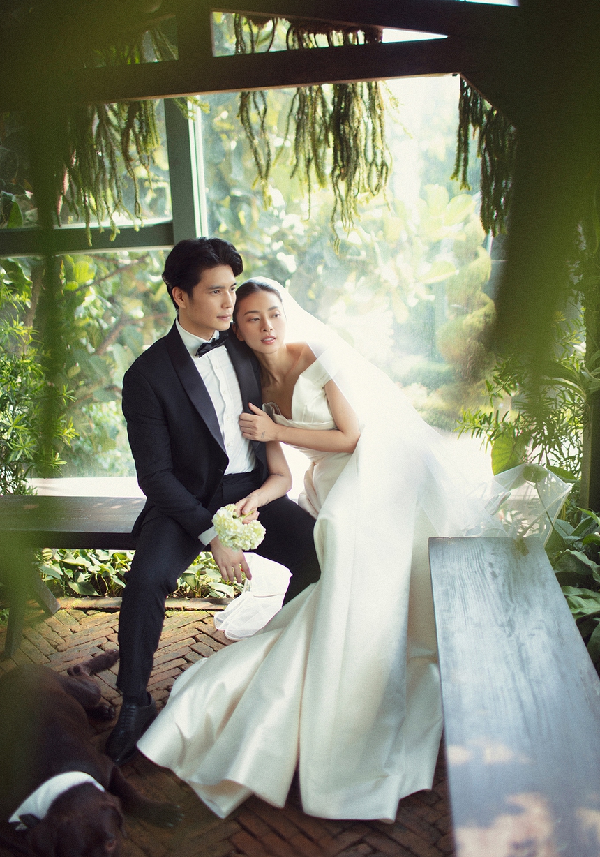 Những mẫu thiệp cưới độc đáo của sao Việt, Ngọc Hân đậm đà bản sắc - Ảnh 5.