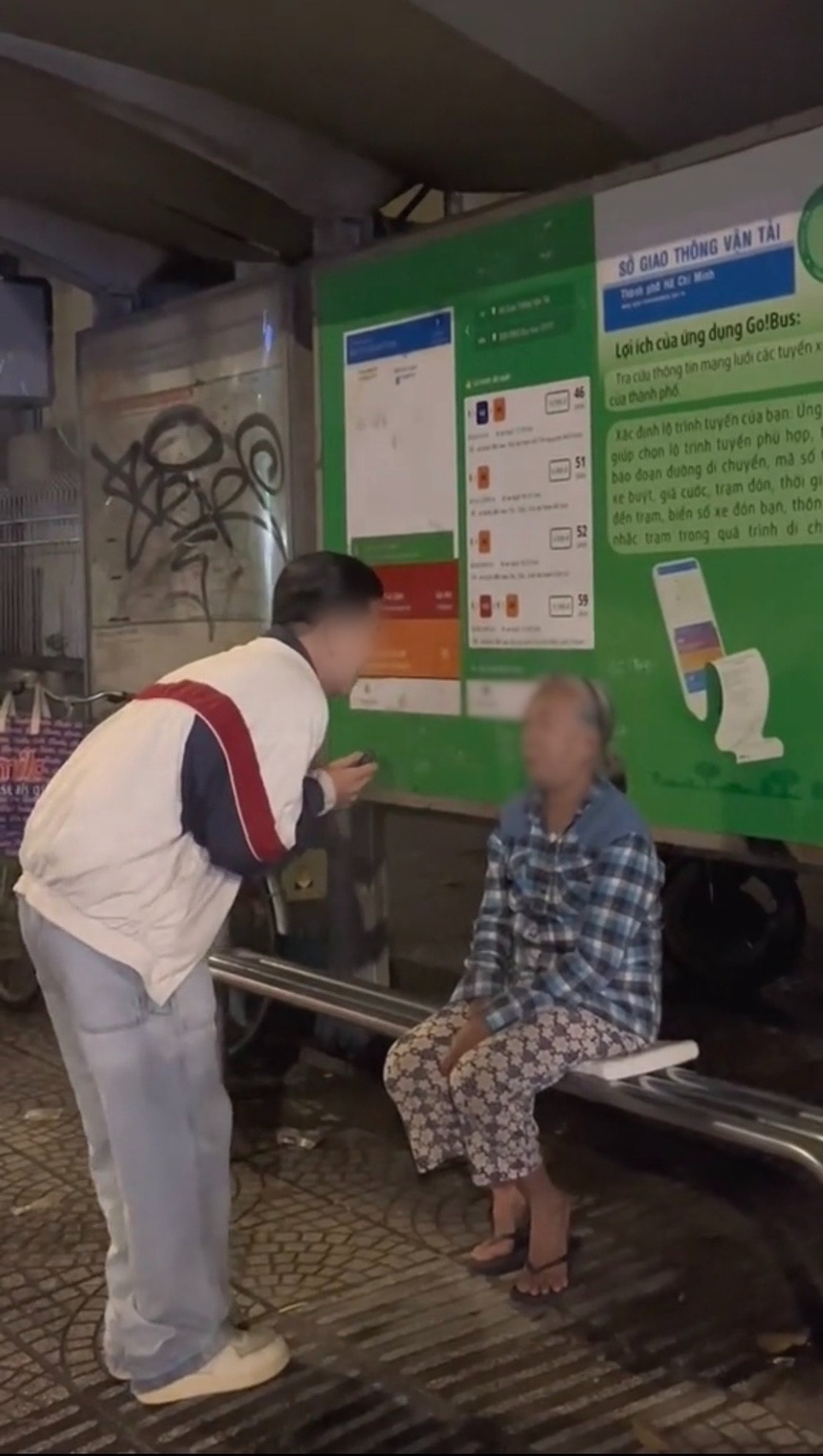 Bị tẩy chay vì dùng lời lẽ miệt thị người khác khi đi làm từ thiện, TikToker tiếp tục thách thức - Ảnh 1. Bị tẩy chay vì dùng lời lẽ miệt thị người khác khi đi làm từ thiện, TikToker tiếp tục thách thức - Ảnh 1.