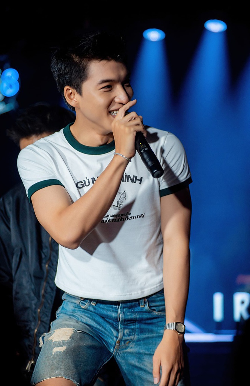 Nhan sắc chưa dậy thì của hội nam thần mới Vbiz: HIEUTHUHAI, MONO 'ngố tàu', 1 người gây choáng giảm 18 kg - Ảnh 3.