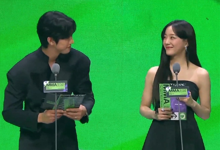 Cặp đôi 'Hẹn hò chốn công sở' Ahn Hyo Seop - Kim Se Jeong khoác tay nhau trên sân khấu MMA 2022 khiến fan rần rần - Ảnh 5. Cặp đôi 'Hẹn hò chốn công sở' Ahn Hyo Seop - Kim Se Jeong khoác tay nhau trên sân khấu MMA 2022 khiến fan rần rần - Ảnh 5.