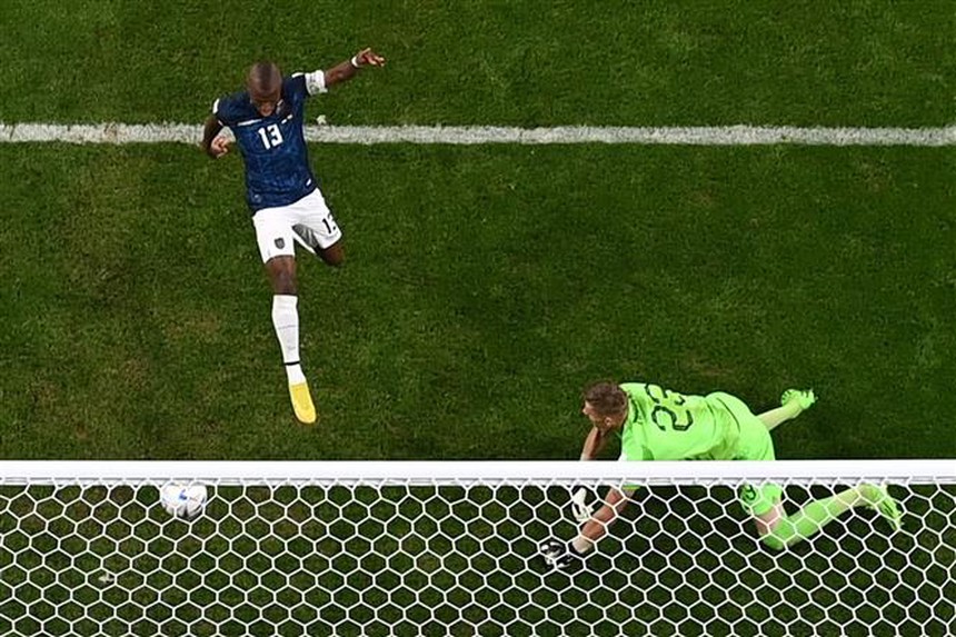 Chùm thơ 'Nhật ký World Cup' của Nguyễn Thuỵ Kha - Ảnh 4.