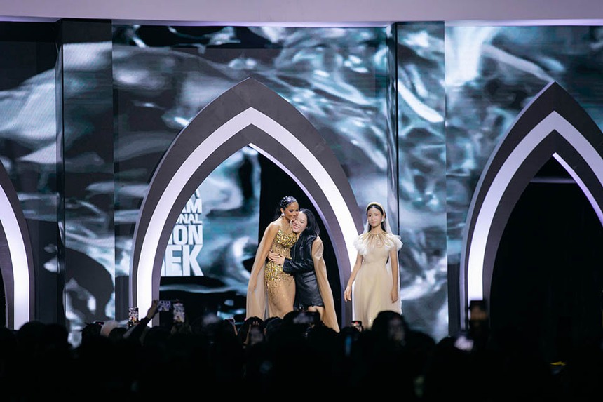 Dàn mỹ nhân VTV trình diễn BST “Lúa" của NTK Thảo Nguyễn - Ảnh 12. Dàn mỹ nhân VTV trình diễn BST “Lúa" của NTK Thảo Nguyễn - Ảnh 12.