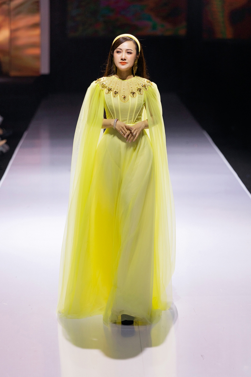 Dàn mỹ nhân VTV trình diễn BST “Lúa" của NTK Thảo Nguyễn - Ảnh 5. Dàn mỹ nhân VTV trình diễn BST “Lúa" của NTK Thảo Nguyễn - Ảnh 5.