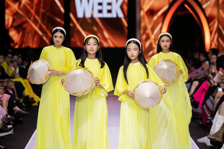 Dàn mỹ nhân VTV trình diễn BST “Lúa" của NTK Thảo Nguyễn - Ảnh 1. Dàn mỹ nhân VTV trình diễn BST “Lúa" của NTK Thảo Nguyễn - Ảnh 1.