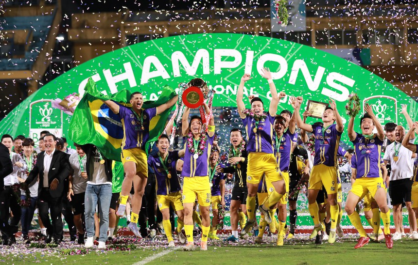 Đỗ Mỹ Linh lần thứ hai ăn mừng chức vô địch cùng Hà Nội FC - Ảnh 2.