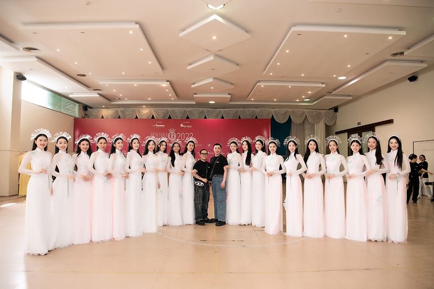 Thí sinh Hoa hậu Việt Nam 2022 dịu dàng với áo dài  - Ảnh 1.