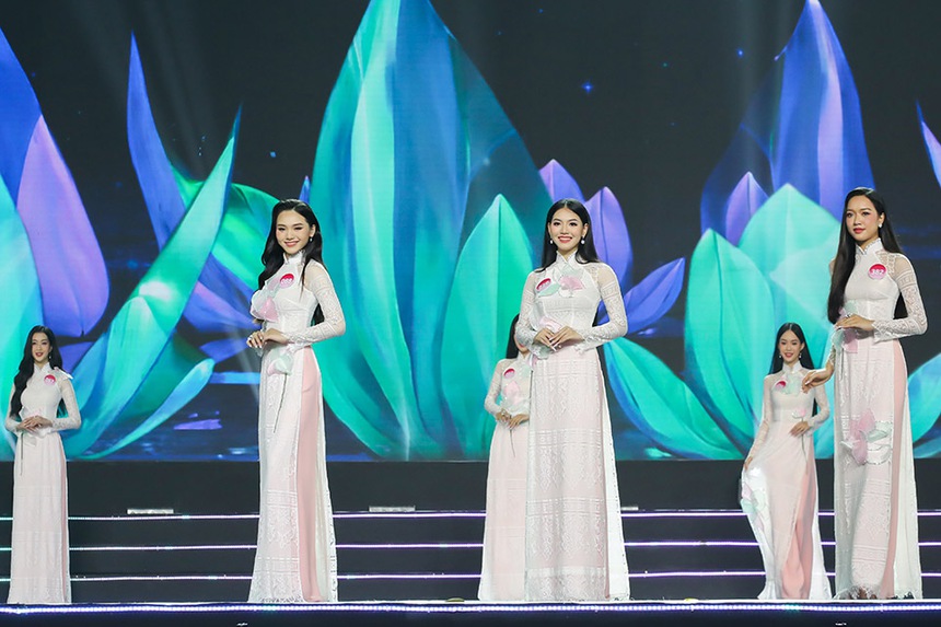 Thí sinh Hoa hậu Việt Nam 2022 dịu dàng với áo dài  - Ảnh 3.