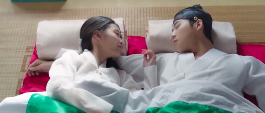 'Dưới bóng trung điện' tập 14 tăng vọt rating lên mốc cao mới: Cặp đôi Thế tử vừa động phòng lại tiếp tục giận nhau - Ảnh 7.