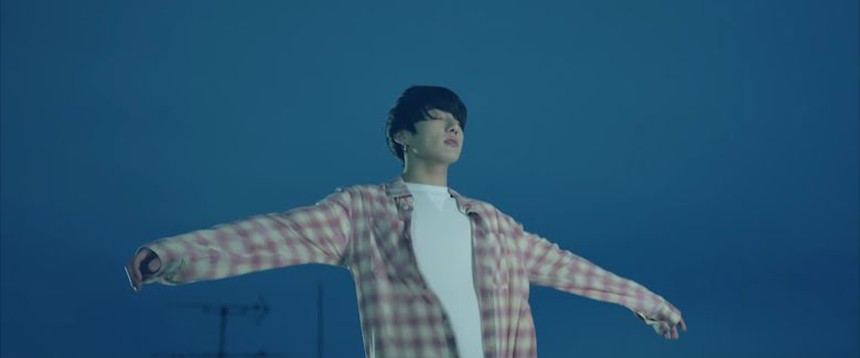 5 lần ‘đụng hàng’ không hề lép vế sao nam của Lisa Blackpink - Ảnh 4. 5 lần ‘đụng hàng’ không hề lép vế sao nam của Lisa Blackpink - Ảnh 4.