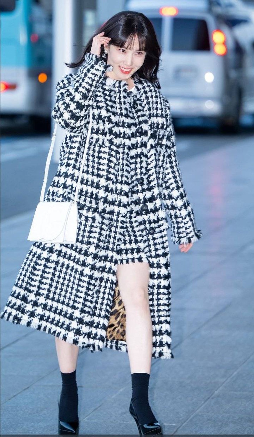 Truyền thông Hàn chọn ra 5 "bộ cánh" thảm họa của sao nữ: Ảnh hậu Thang Duy siêu dìm dáng - Ảnh 4.